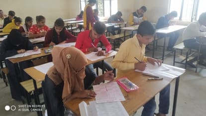 Amar Ujala Foundation Atul Maheshwari Scholarship Examination Pratapgarh
