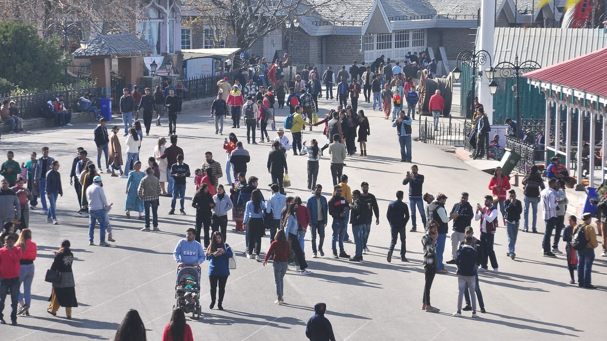 shimla newsL Tourist crowd in shimla at weekend on sunday