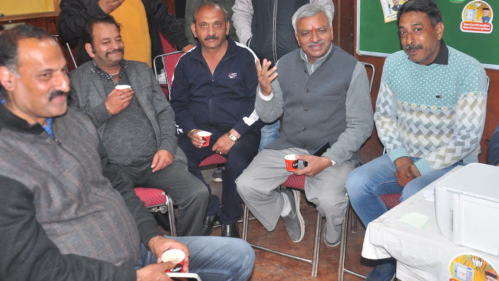 himachal election 2022 congress and bjp candidates take feedback from party workers