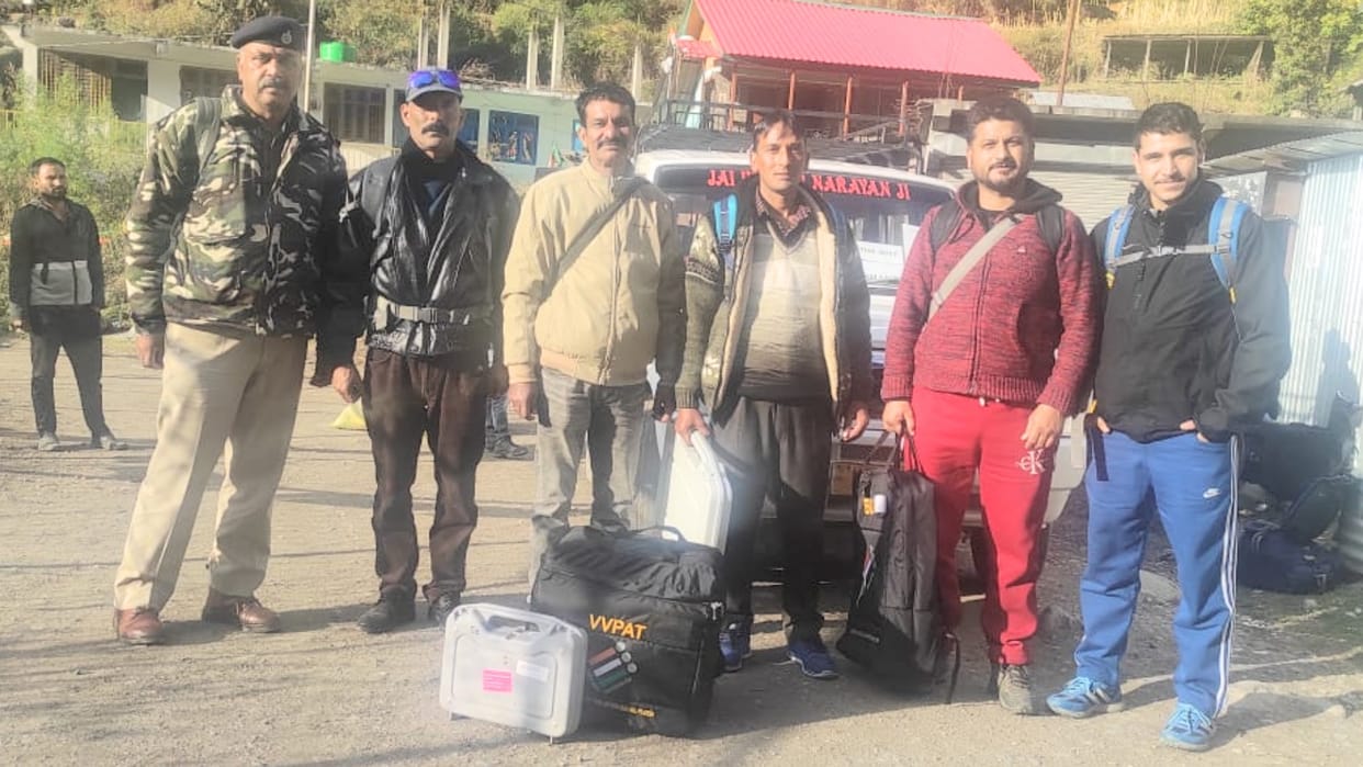 himachal election 2022 polling party walked 20 kilometer in kullu himachal