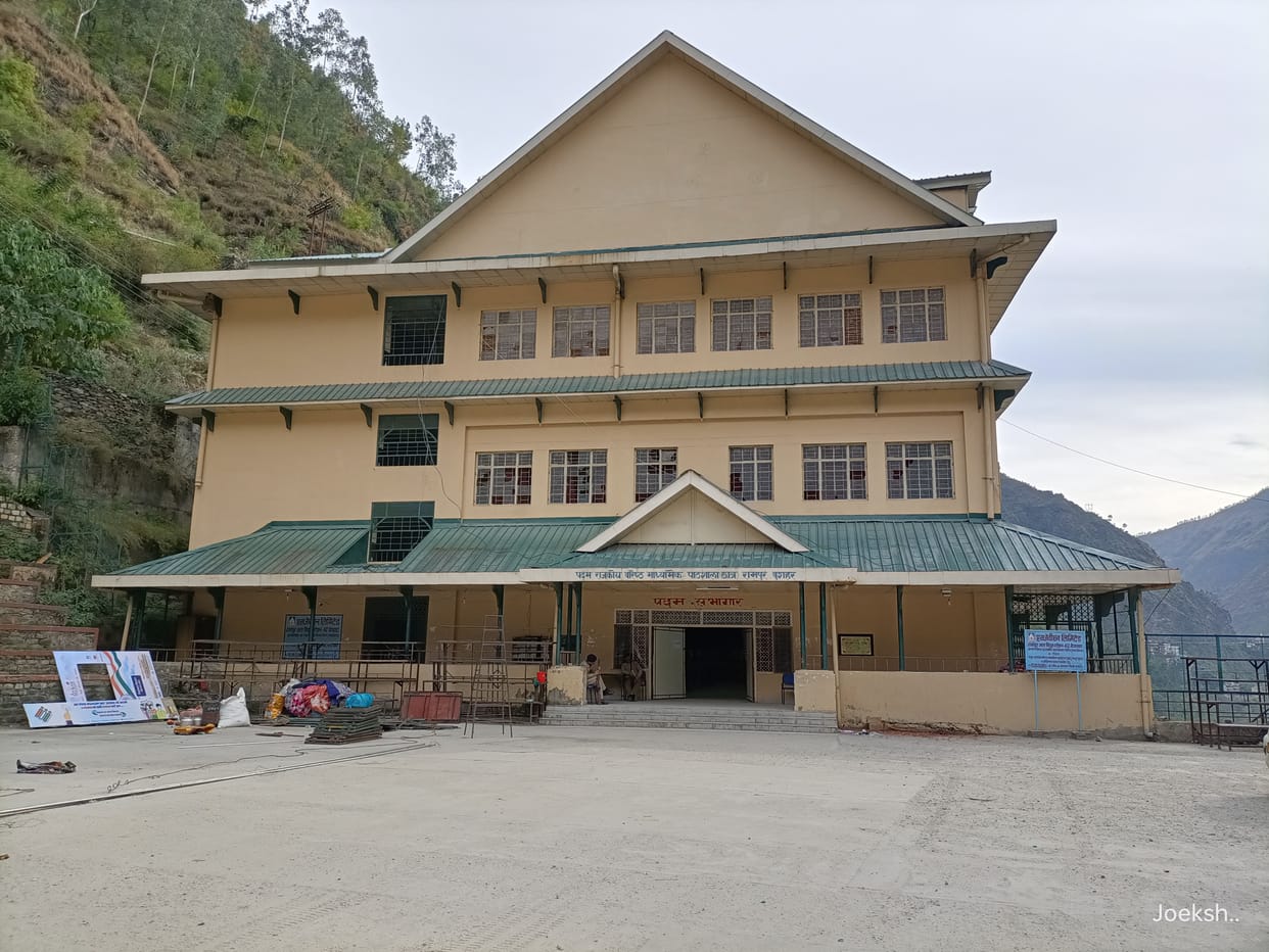 evm put in strong room after voting in rampur
