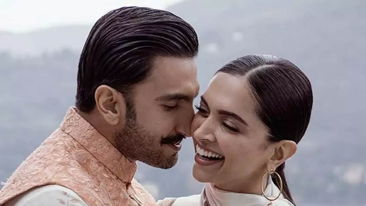 Ranveer Singh Adorable Comments on Deepika Padukon Instagram Live Won The Hearts