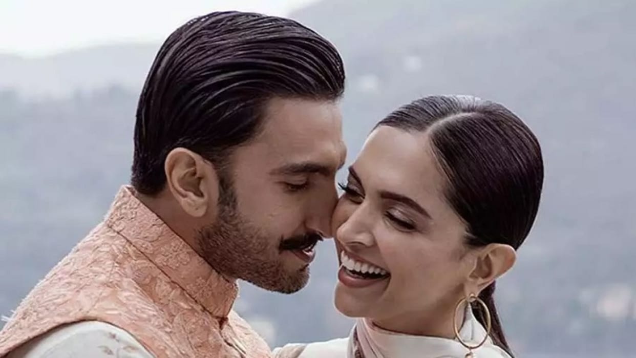Ranveer Singh Adorable Comments on Deepika Padukon Instagram Live Won The Hearts