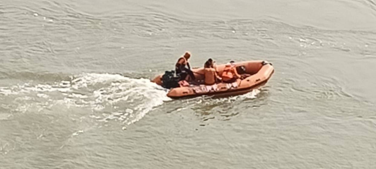 The young man jumped into the Ganges in the name of his girlfriend
