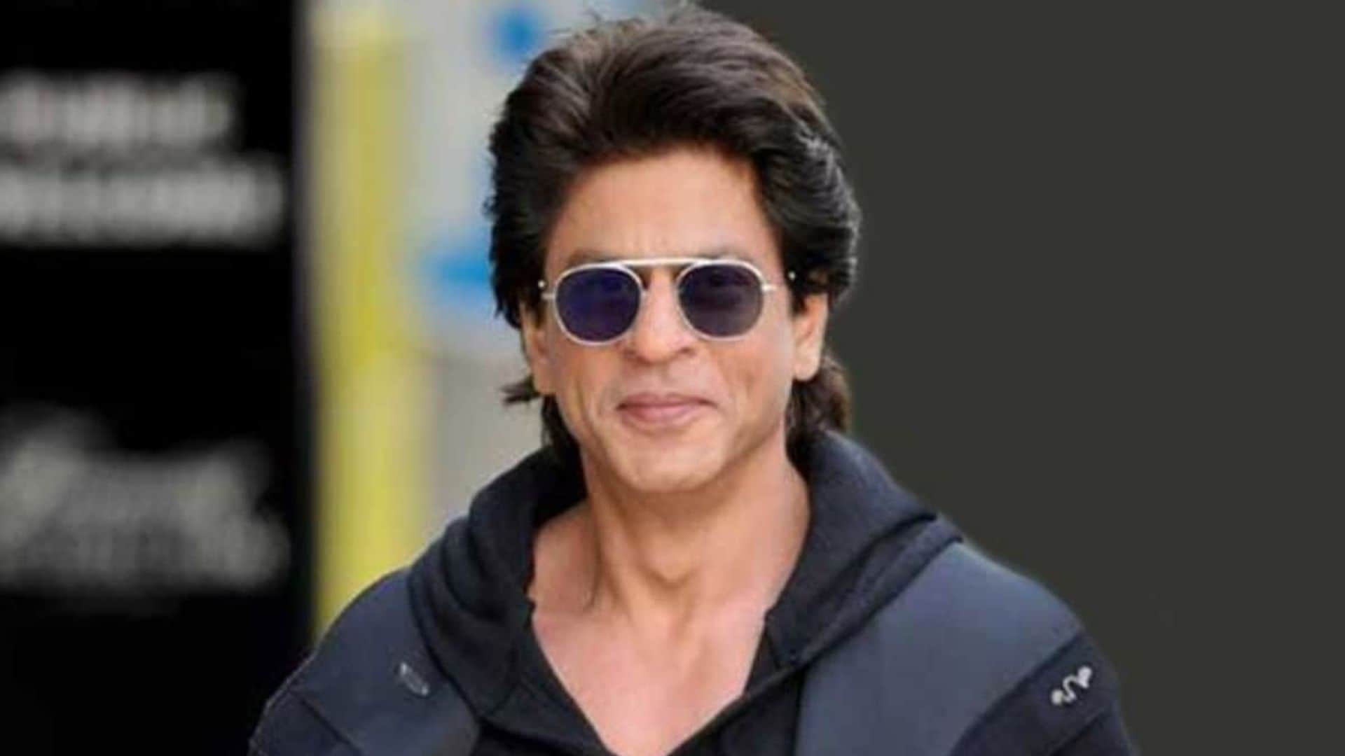 shahrukh khan and team was not stopped at mumbai airport custom officer made a big disclosure
