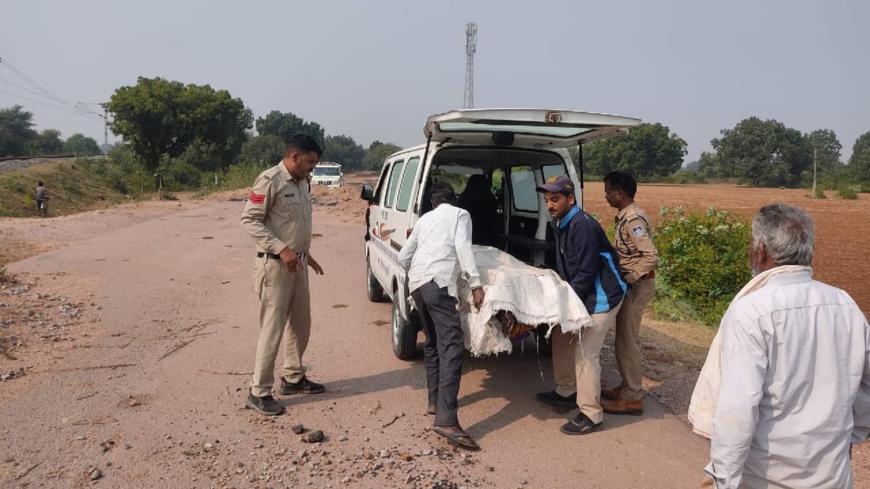 Unknown person killed by train in Chhatarpur being identified by tattoo of snake on stomach