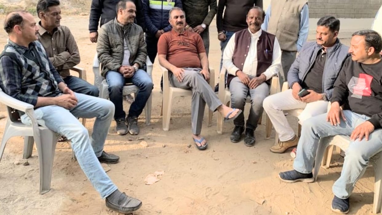 himachal election 2022 congress and bjp candidates take feedback from party workers