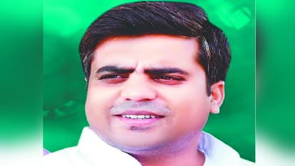 Lok Sabha Election 2024: सपा में घमासान, आजम की सीट पर बिगड़ी बात; मनाने के लिए अखिलेश खेल सकते हैं बड़ा दांव UP Lok Sabha Election 2024 Azam Khan angry over Akhilesh Yadav not contesting from Rampur Lok Sabha seat