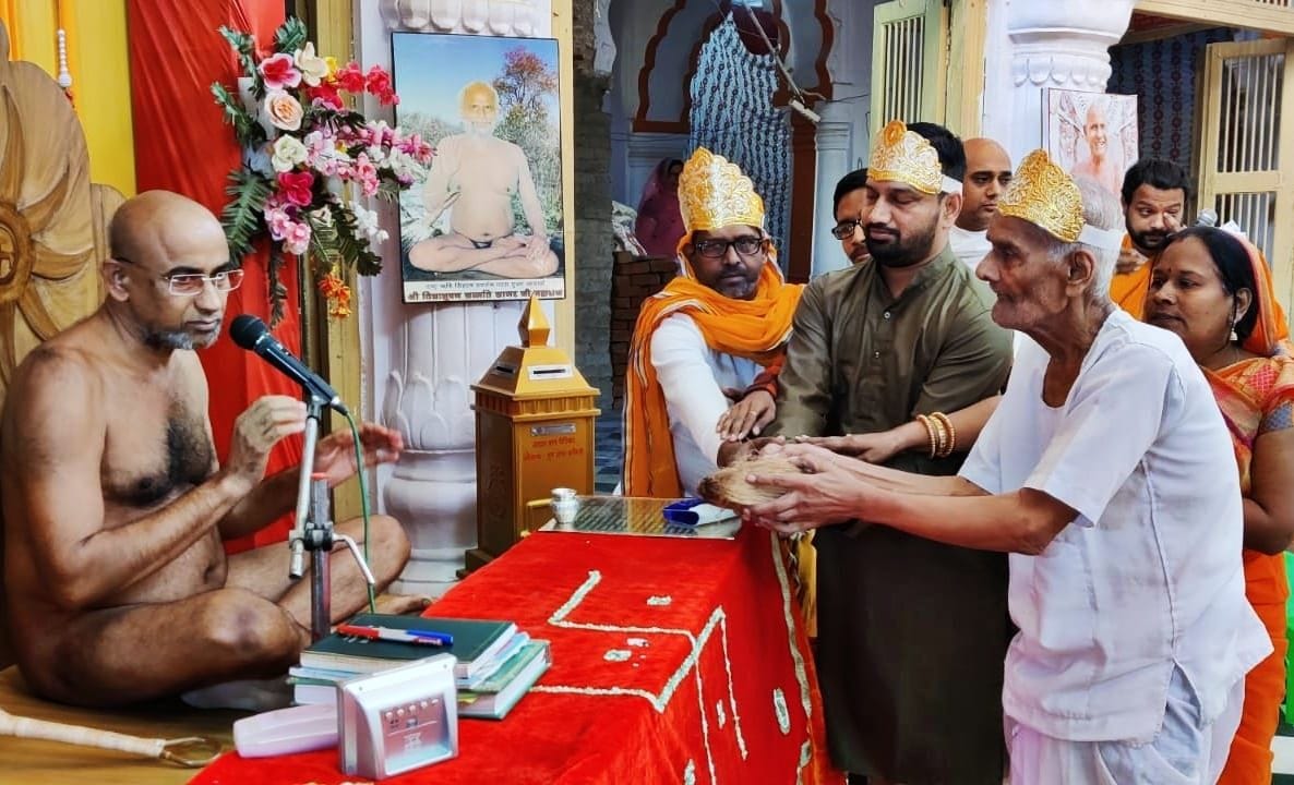 Etawah: The work of setting up new altar in Parshwanath temple started