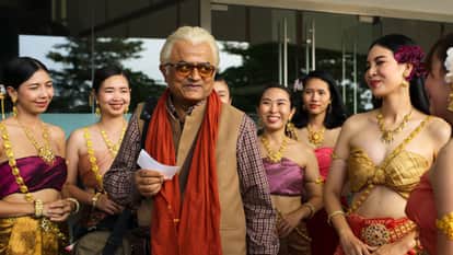 Thai Massage movie Review in hindi by Pankaj Shukla gajraj rao divyendu sunny hinduja alina zasobina rajpal