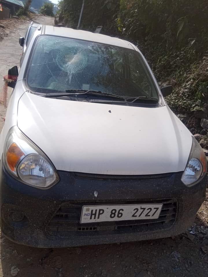 mandi news himachal news dharampur ruckus, market vehicle mirror broken