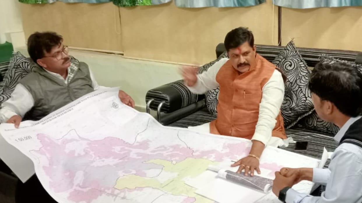 MP KP Yadav did a review meeting of the Tiger Project in Shivpuri