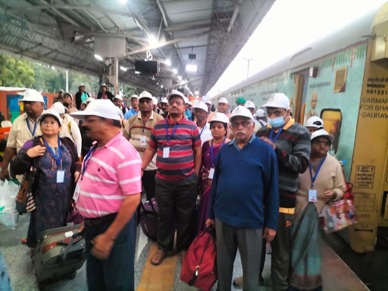 Bharat Gaurav tourist train reached Varanasi from Bengaluru pilgrims said dreams come true