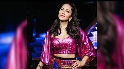 Sunny Leone: सनी लियोनी ने 2016 के कंट्रोवर्शियल इंटरव्यू को किया याद, बताया किन सितारों ने किया उन्हें सपोर्ट Sunny Leone recalls how Aamir Hrithik and others supported her after the 2016 interview