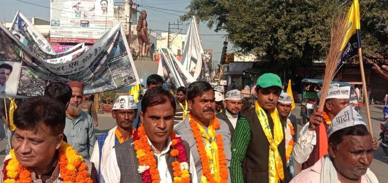 AAP took out 'Gandagi Hatao Jhadu Chalo' march