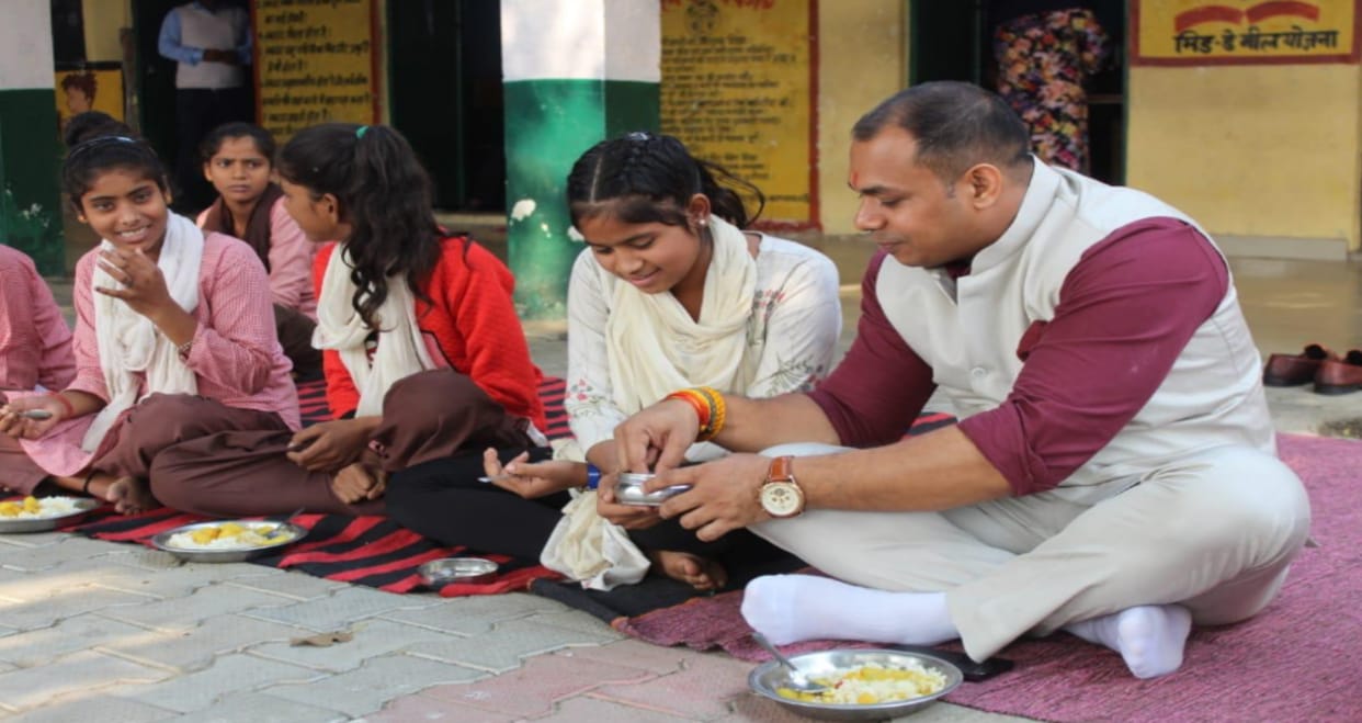 Baghpat DM rajkamal Yadav eats Mid day Meal in primary school on Childrens Day