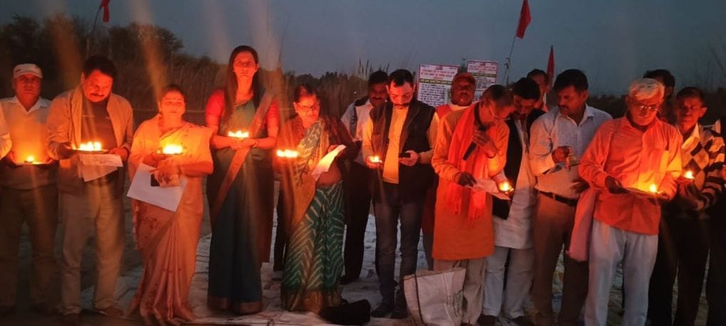 Ganga Aarti performed at Vidur Kuti Ghat