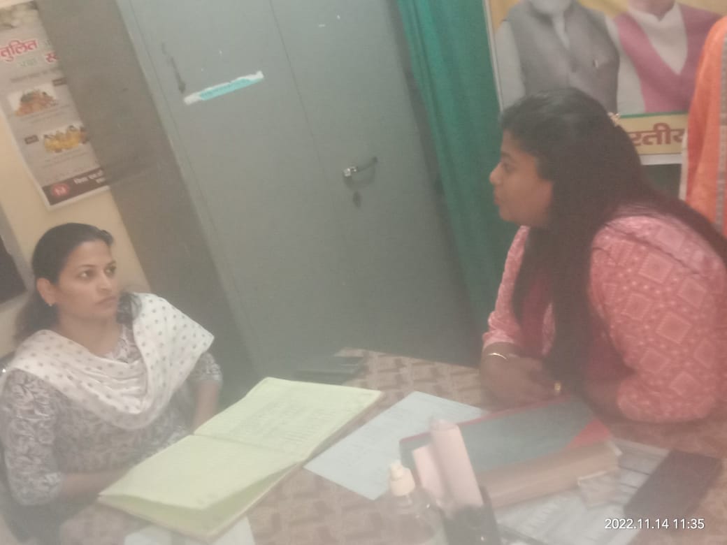 Banda: SDM reprimanded after seeing the lock in the health center