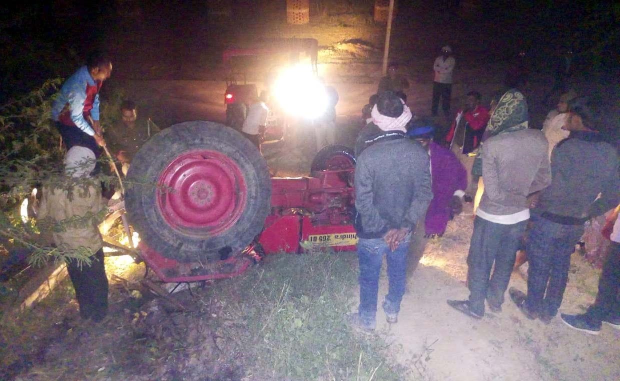 Kanpur Dehat: The farmer died after being buried under the tractor, the accident happened near Nagina turn