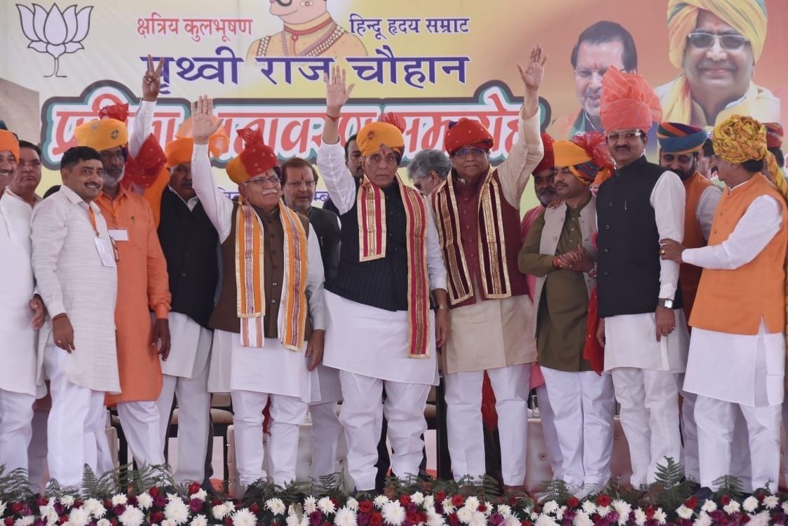Defense Minister remained on the land of Jhajjar for two and a half hours