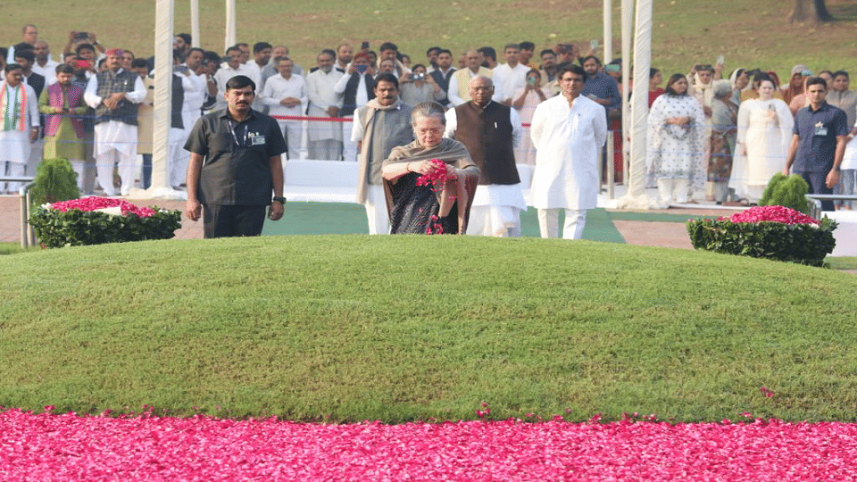 JL Nehru Birth Anniversary: Congress Sonia Gandhi, Mallikarjun Kharge and PM Modi pay tributes to Pandit Nehru