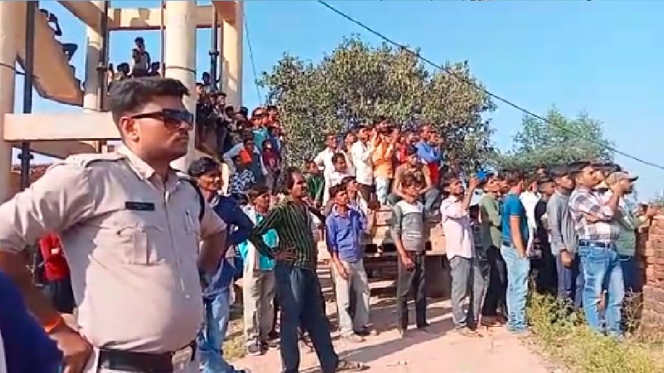 Damoh: Bulldozer in action again, house of rape accused demolished, village turned into police camp