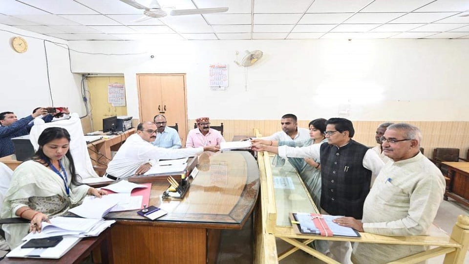Samajwadi Party star campaigners list for Mainpuri by-election 2022