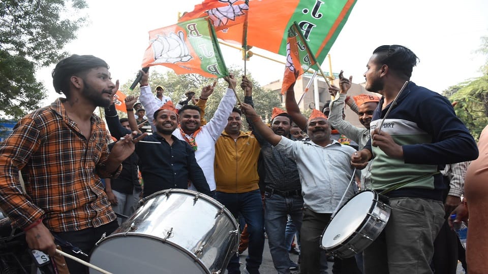 Delhi : Today, in the campaign, the political heroes of BJP and AAP will roar