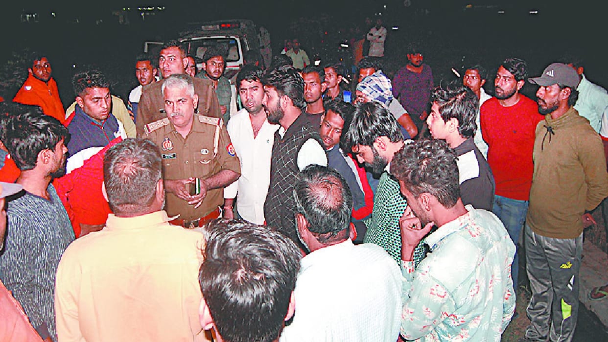 Meerut Bike riding three boys  fired on BJP worker aman kasana