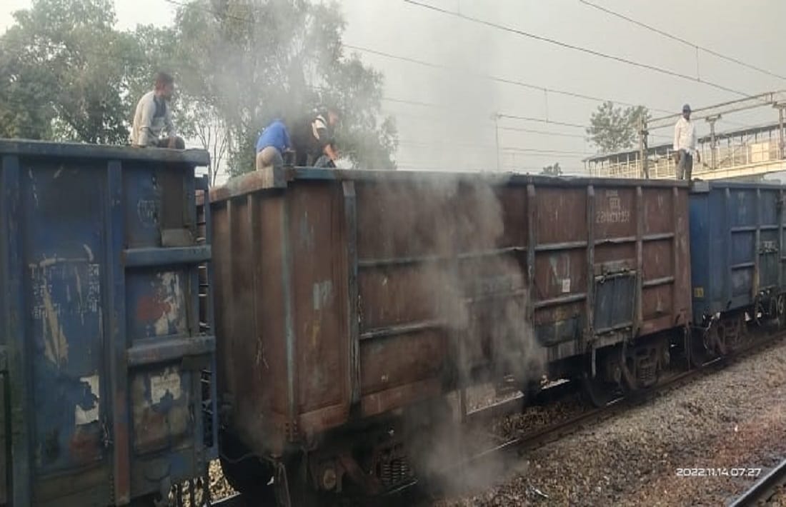 Fire broke out in a coal laden goods train going to Jhansi at mirzapur Railway station