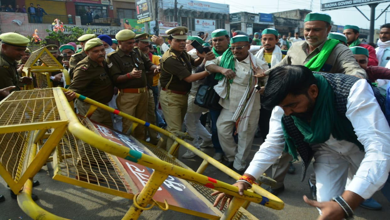 BKU leaders have broken to barrier and dispute from policemen during protest in Muzaffarnagar