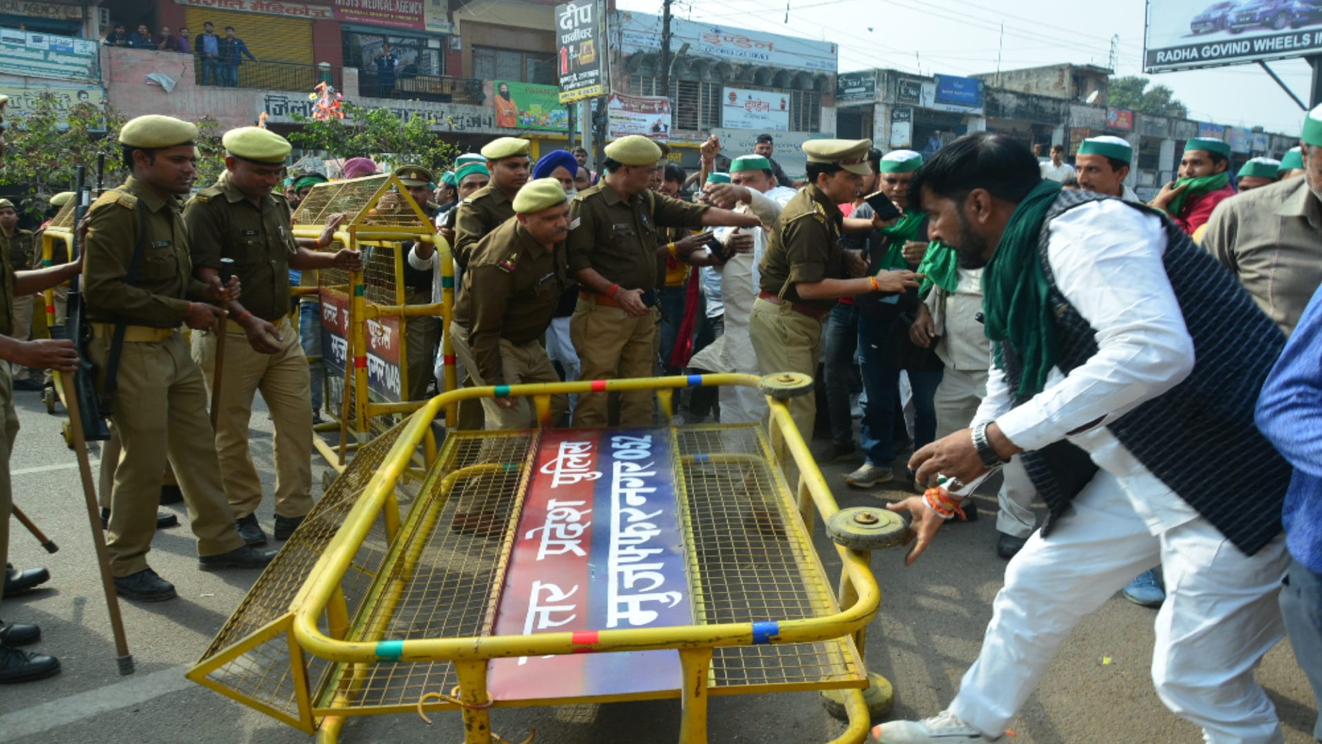 BKU leaders have broken to barrier and dispute from policemen during protest in Muzaffarnagar