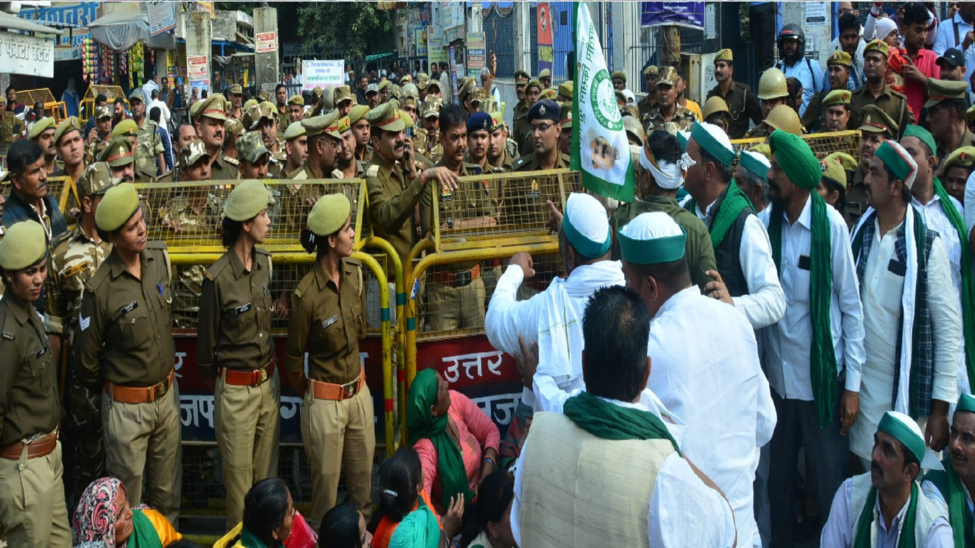 BKU leaders have broken to barrier and dispute from policemen during protest in Muzaffarnagar