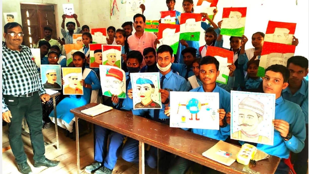 Children's Day participants filled the colors of talent on the canvas