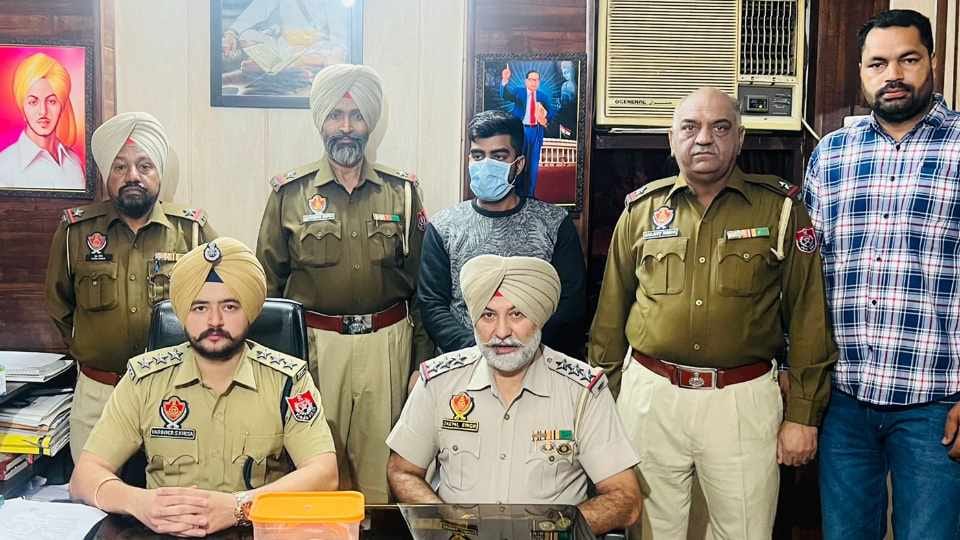 Loot from maternal uncle along with neighbor, Amritsar police arrested accused nephew