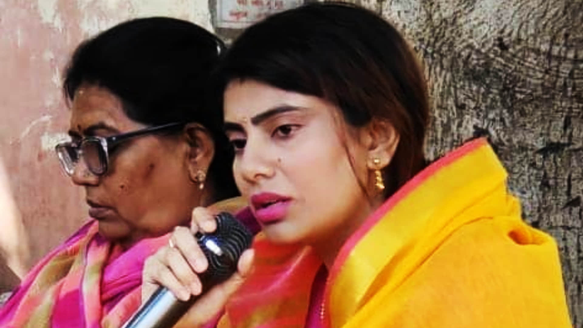 Ravindra Jadeja's wife and sister engaged in campaigning against each other in Gujarat election