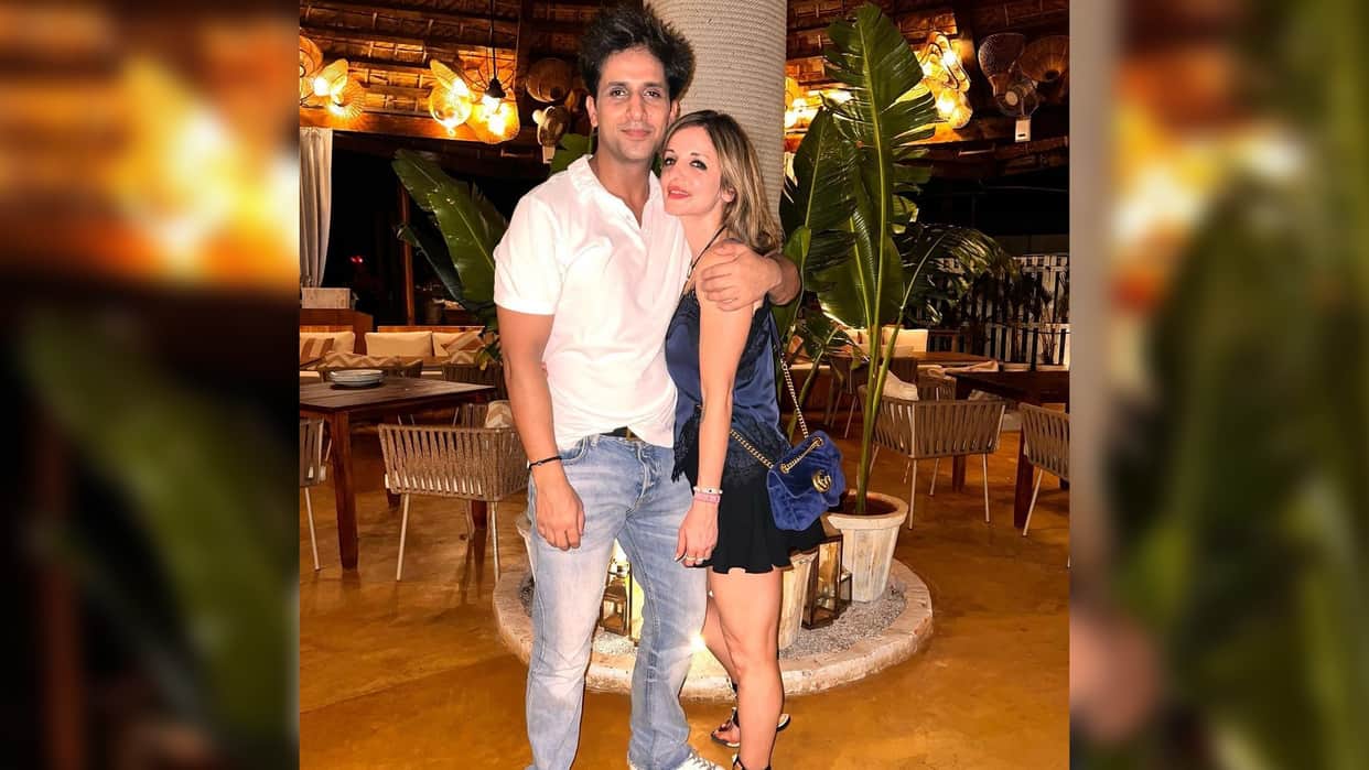 actress Sussanne Khan in relationship with Arslan Goni reposted photo and caption it i love you too baby