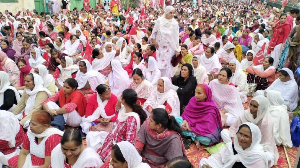 Anganwadi workers on indefinite dharna and 60000 centres closed in Odisha
