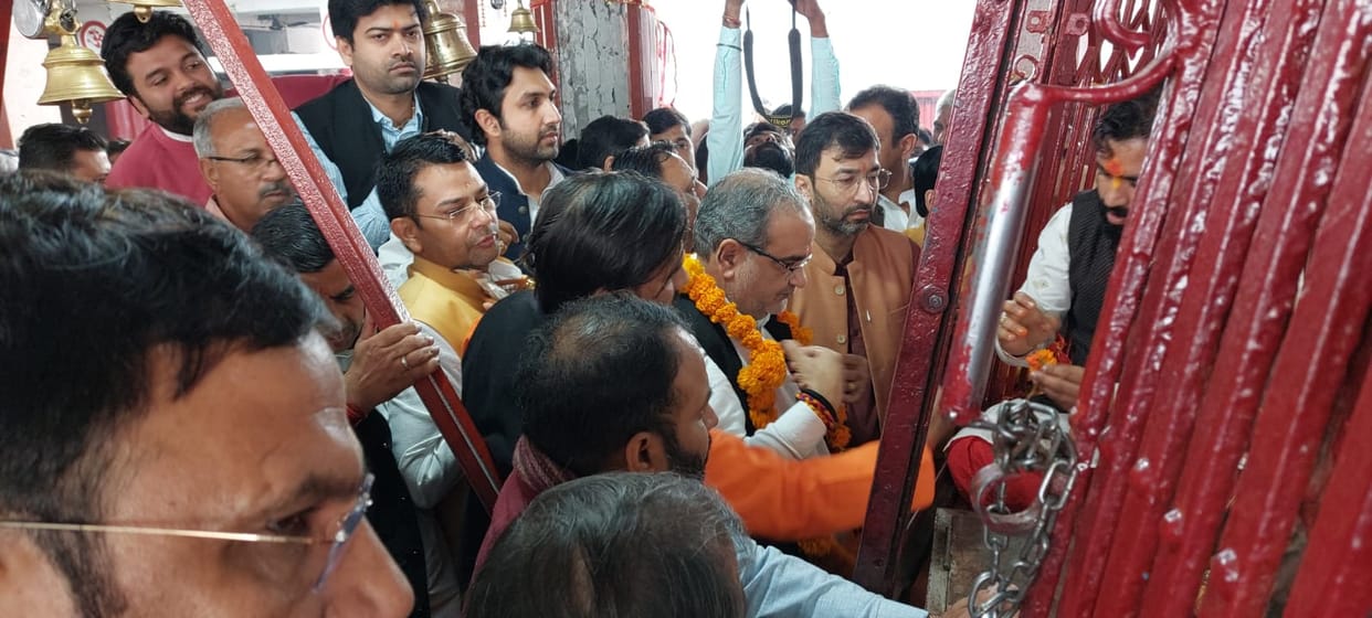BJP state president bowed down in the court of Maa Shakambhari