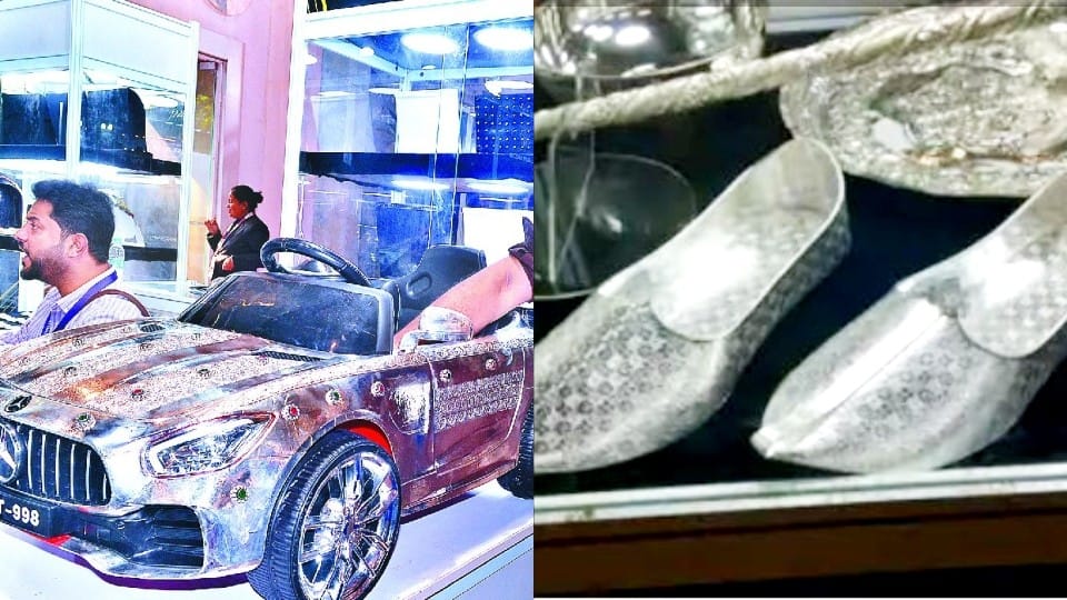 Silver shoe and car and gold jewellery in Jewellery Expo in Agra