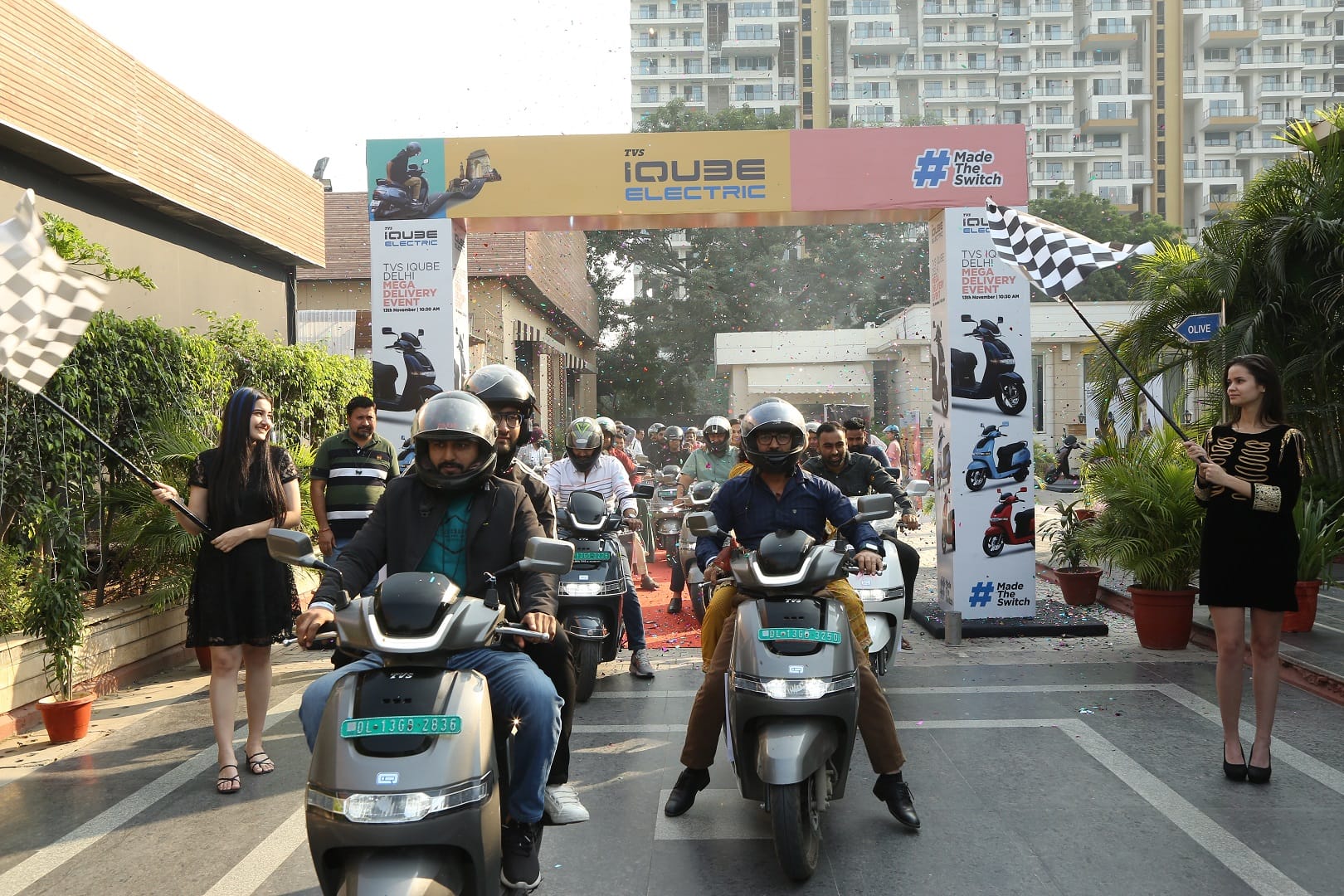 Auto Expo 2023 TVS iQube ST Variant Debuts Know Range Top Speed Features Specs News in Hindi