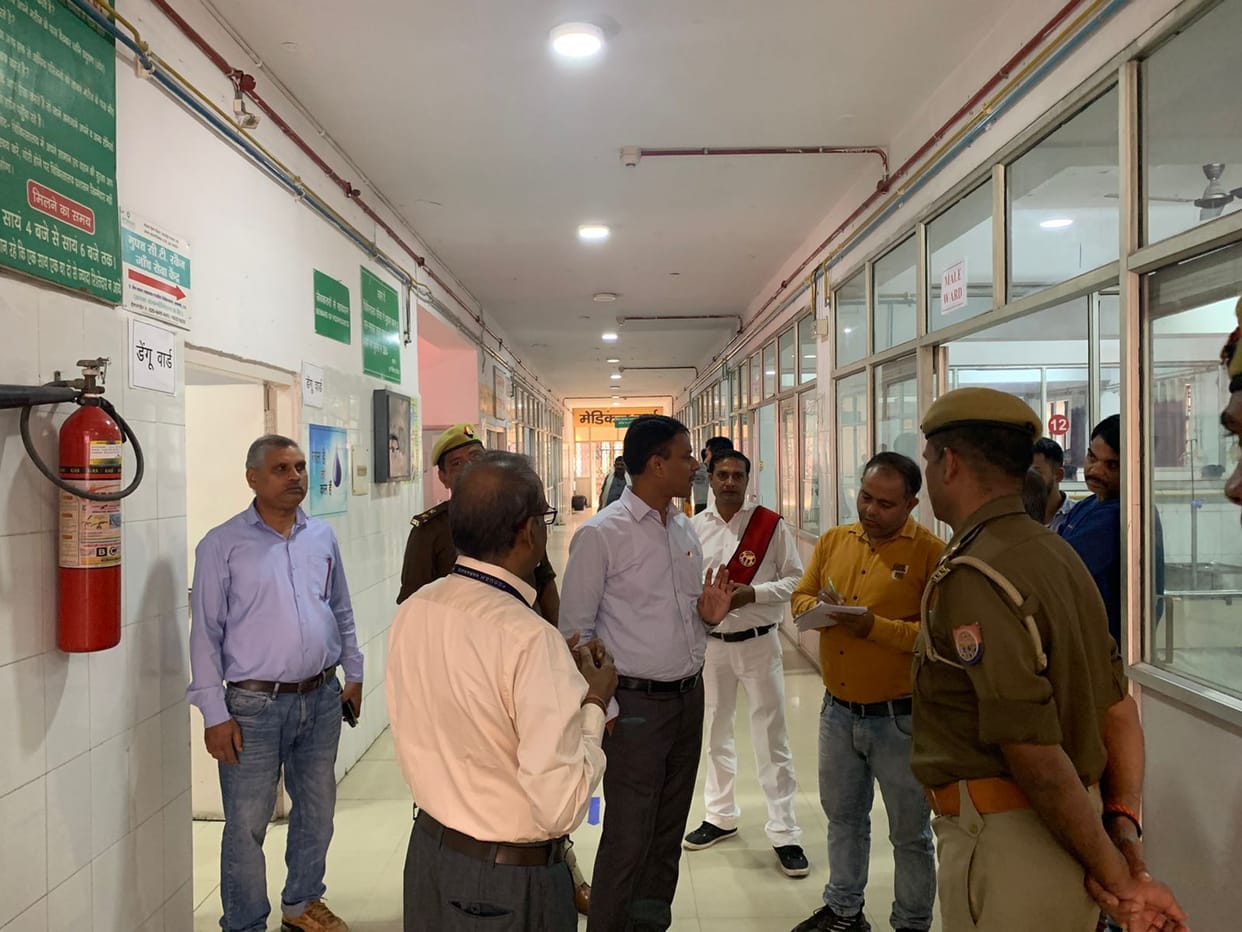 Dengue cases cross 300 in varanasi District hospital becomes dedicated hospital DM takes stock of arrangements