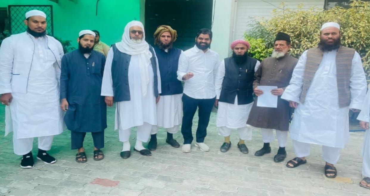 Meerut: Ulema arrived at SSP office in favor of Yakub Qureshi wife