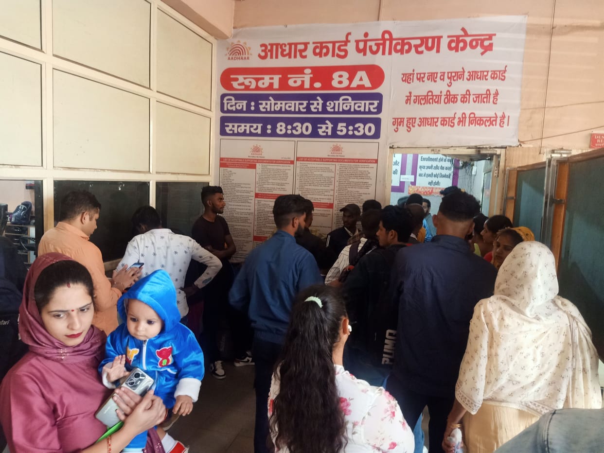 Machines in Aadhaar Seva Kendras malfunction, people upset