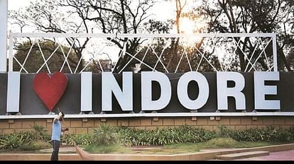 Indore: दिल्ली से आई स्वच्छता सर्वेक्षण के लिए सात सदस्यों की टीम, लोगों से सफाई के बारे में पूछा Seven member team for cleanliness survey came from Delhi, asked people about cleanliness