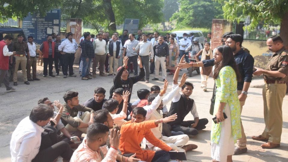 ABVP students creates ruckus in RBS College Agra