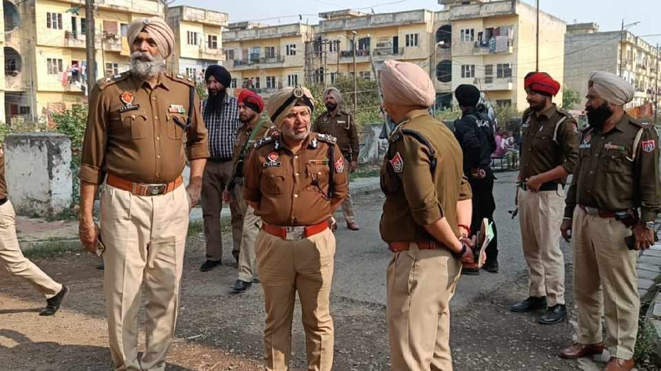 Two People arrested with heroin and drug money in Amritsar