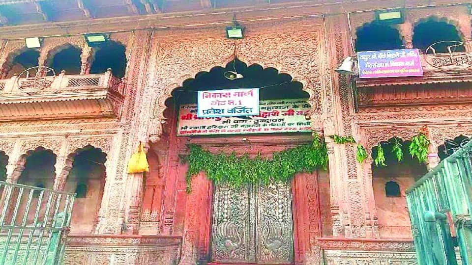 Banke bihari temple was built by the king of Bharatpur in Vrindavan
