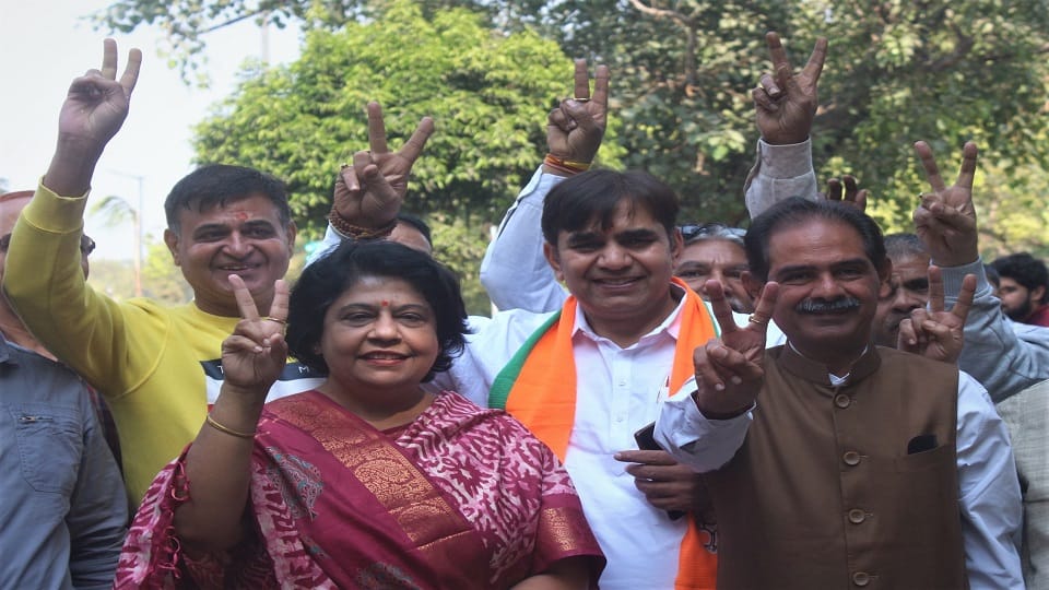 MCD Election BJP trusts women to reduce anti-incumbency tickets given in more than 50 percent wards