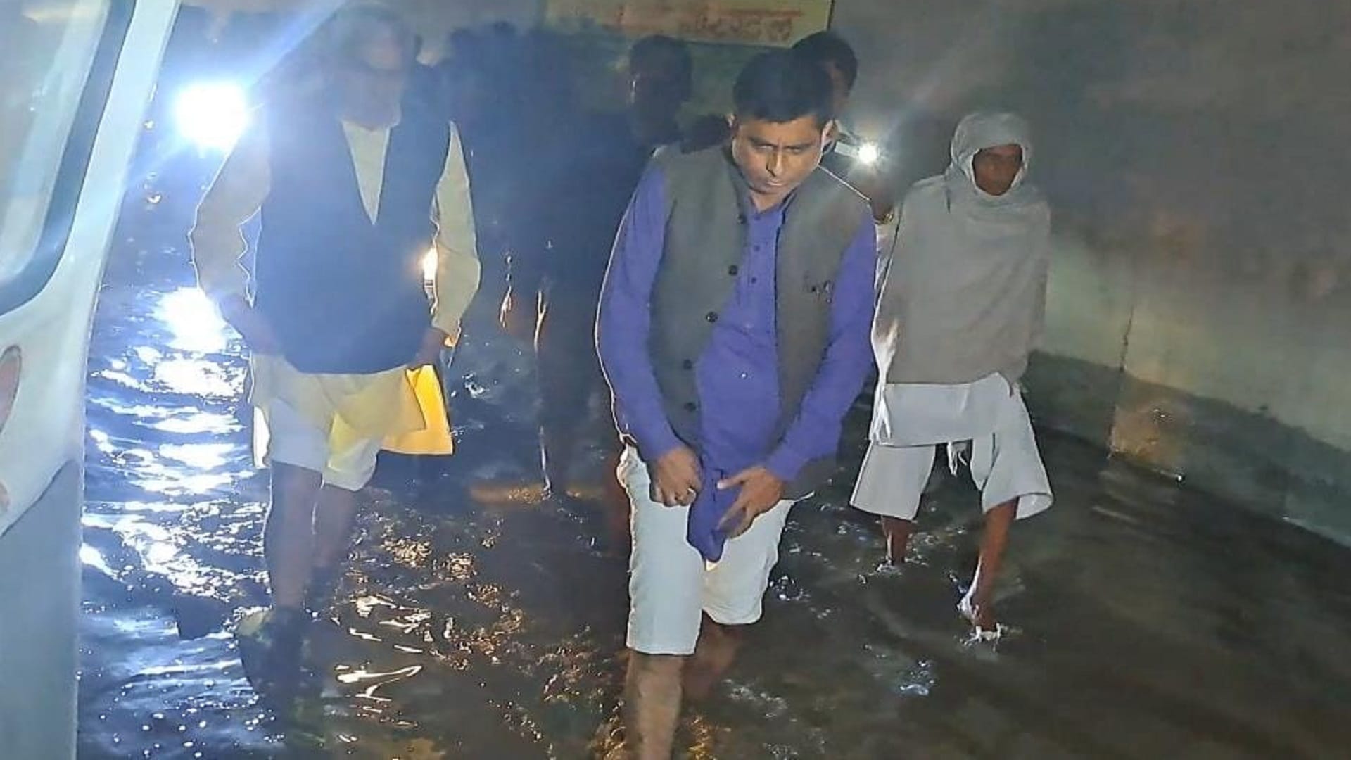 Bulanshahar Sadar MLA walked in dirty water repies to RLD chief
